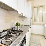 Aurora شقة فندقية 4*