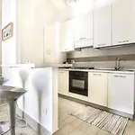 Aurora شقة فندقية 4*